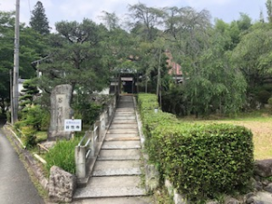 寺入り口